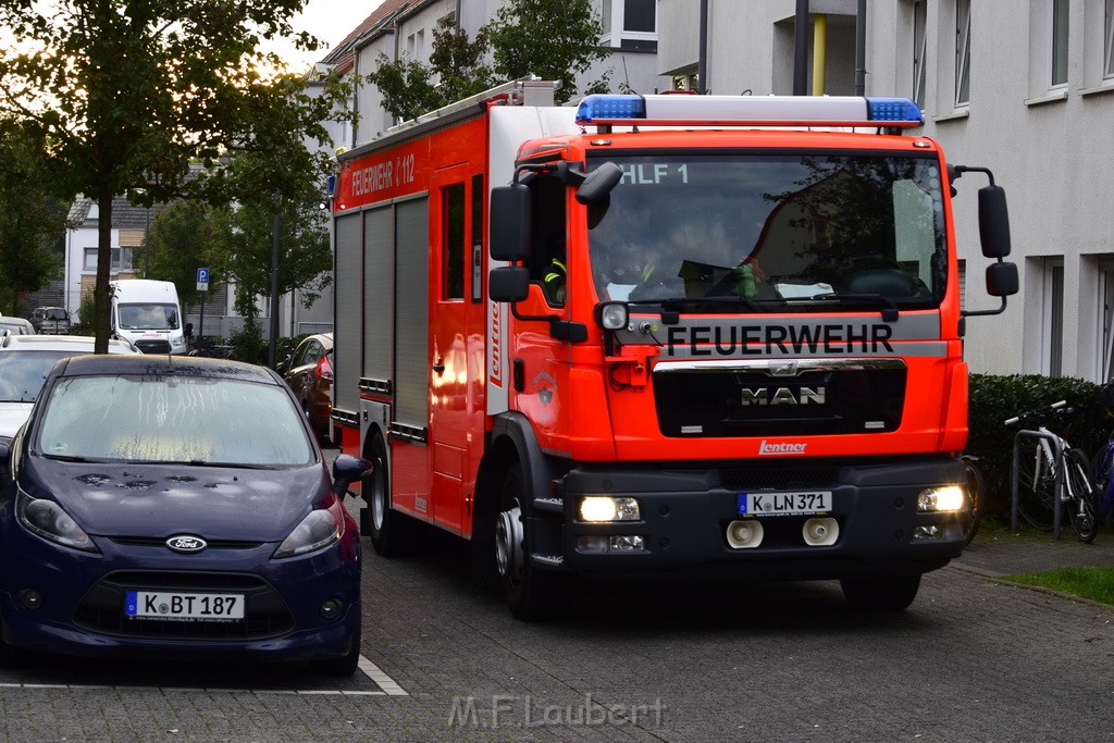 Feuer 2 Y Koeln Suerth Elisabeth Selbertstr P264.JPG - Miklos Laubert